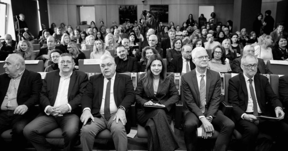 «Βούτυρο» στο... ψωμί του υπουργείου Παιδείας
